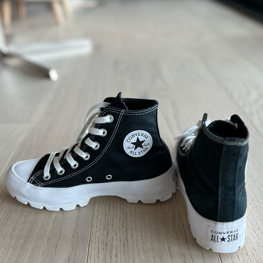 Converse Chuck Taylor Allstar Lugged platforms size 6
